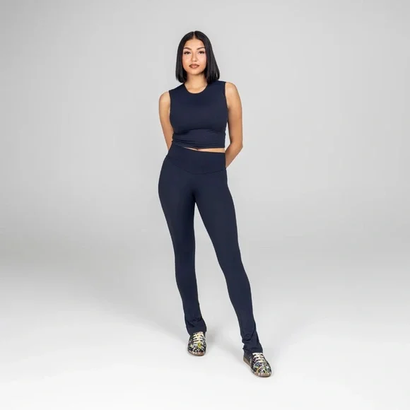 STRIPT hip zip, muscle tank, smooth capri SET - Picture 3 of 7